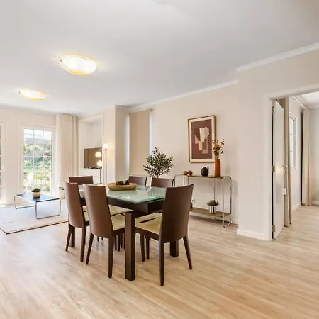 Sunlit With Balcony & Atlantic Views Апартаменты Понта-ду-Сол