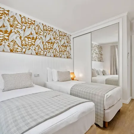 Апартаменты Sunlit With Balcony & Atlantic Views *