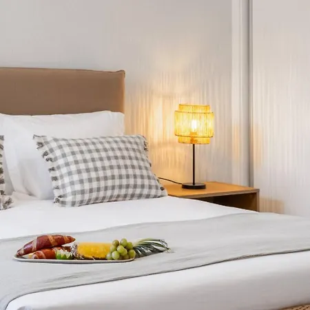 Sunlit With Balcony & Atlantic Views Апартаменты Понта-ду-Сол